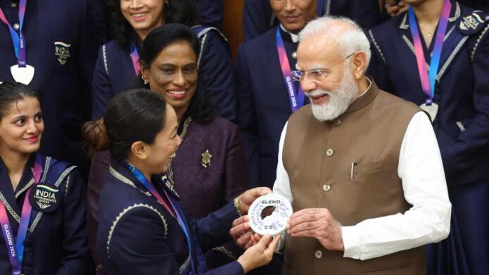 কমনওয়েলথ গেমসে পদকজয়ীদের সংবর্ধনা প্রধানমন্ত্রীর, গ্লাসগো সফর শেষে অ্যাথলিটদের পাশে দাঁড়ানোর পরিসংখ্যান প্রকাশ কেন্দ্রের কমনওয়েলথ গেমসে পদকজয়ীদের সংবর্ধনা প্রধানমন্ত্রীর, গ্লাসগো সফর শেষে অ্যাথলিটদের পাশে দাঁড়ানোর পরিসংখ্যান প্রকাশ কেন্দ্রের