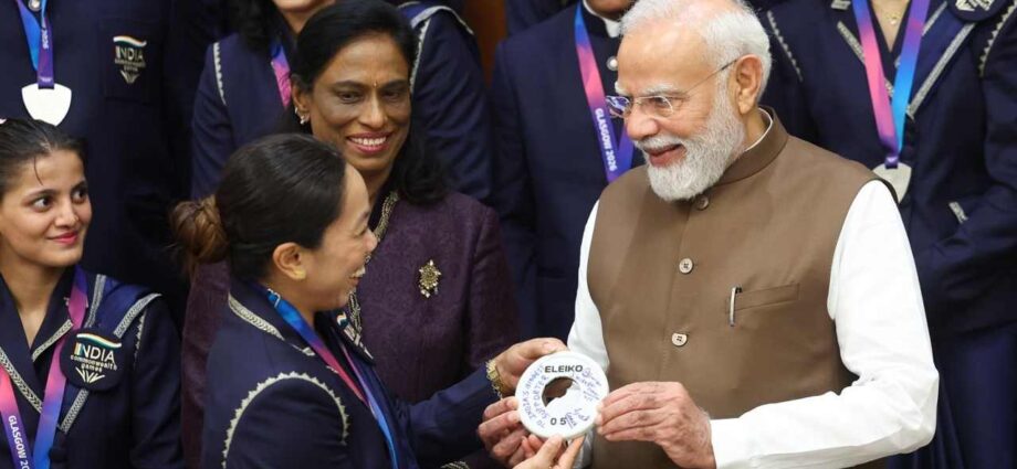 কমনওয়েলথ গেমসে পদকজয়ীদের সংবর্ধনা প্রধানমন্ত্রীর, গ্লাসগো সফর শেষে অ্যাথলিটদের পাশে দাঁড়ানোর পরিসংখ্যান প্রকাশ কেন্দ্রের কমনওয়েলথ গেমসে পদকজয়ীদের সংবর্ধনা প্রধানমন্ত্রীর, গ্লাসগো সফর শেষে অ্যাথলিটদের পাশে দাঁড়ানোর পরিসংখ্যান প্রকাশ কেন্দ্রের