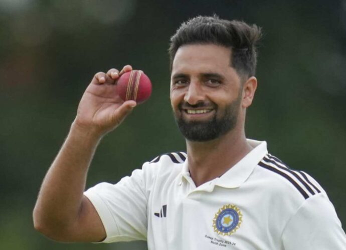রঞ্জিতে টানা সাফল্যের স্বীকৃতি, বুমরাহের বিকল্প হিসেবে ভারতীয় দলে সুযোগ পেয়ে উচ্ছ্বসিত আকিব নবি