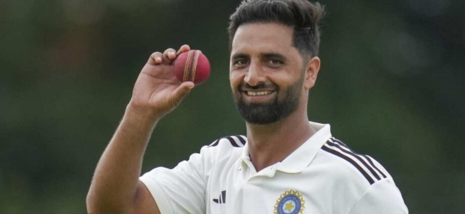 রঞ্জিতে টানা সাফল্যের স্বীকৃতি, বুমরাহের বিকল্প হিসেবে ভারতীয় দলে সুযোগ পেয়ে উচ্ছ্বসিত আকিব নবি