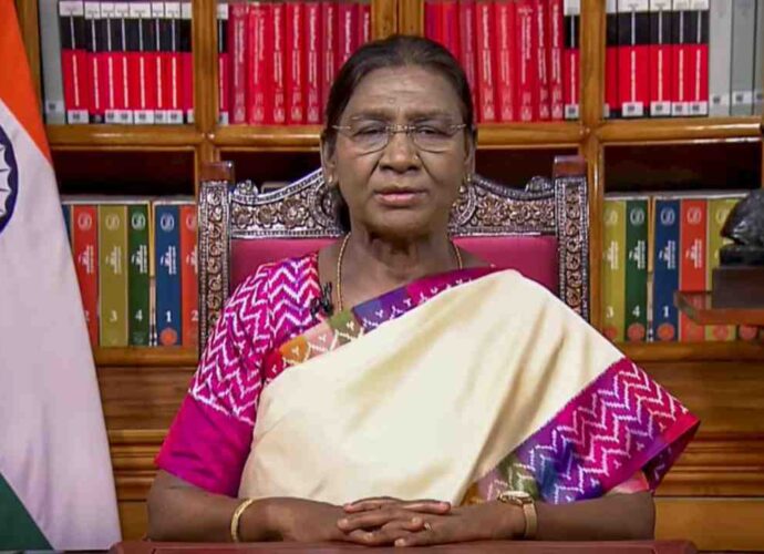 পরীক্ষা ব্যবস্থায় স্বচ্ছতা ফেরাতে জোর: স্বাধীনতা দিবসের প্রাক্কালে রাষ্ট্রপতির বার্তা