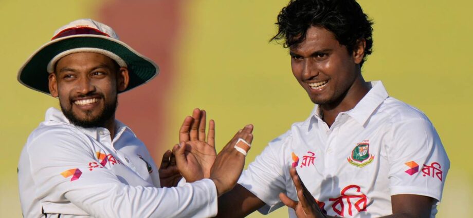 অস্ট্রেলিয়ার মাটিতে ঐতিহাসিক টেস্ট জয় বাংলাদেশের: পেস বোলিংয়ের মানসিকতাই সাফল্যের চাবিকাঠি, জানালেন শান্ত অস্ট্রেলিয়ার মাটিতে ঐতিহাসিক টেস্ট জয় বাংলাদেশের: পেস বোলিংয়ের মানসিকতাই সাফল্যের চাবিকাঠি, জানালেন শান্ত