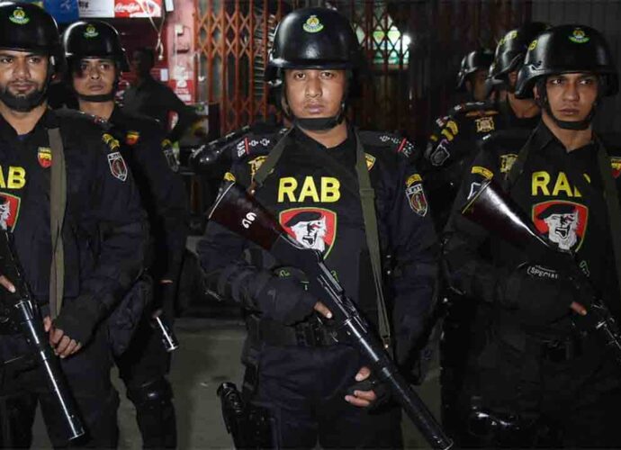 র্যাব বিলুপ্ত করে ‘স্পেশাল রেসপন্স ব্যাটালিয়ন’ গঠনের খসড়া অনুমোদন মন্ত্রিসভায় র্যাব বিলুপ্ত করে ‘স্পেশাল রেসপন্স ব্যাটালিয়ন’ গঠনের খসড়া অনুমোদন মন্ত্রিসভায়