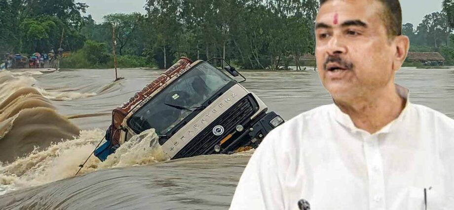 রাজ্যে বন্যা পরিস্থিতিতে মন্ত্রী ও বিজেপির বিধায়কদের উপদ্রুত এলাকায় নামার নির্দেশ মুখ্যমন্ত্রীর; পুজোর মুখে আইনশৃঙ্খলা রক্ষায় বাড়তি নজরদারির বার্তা