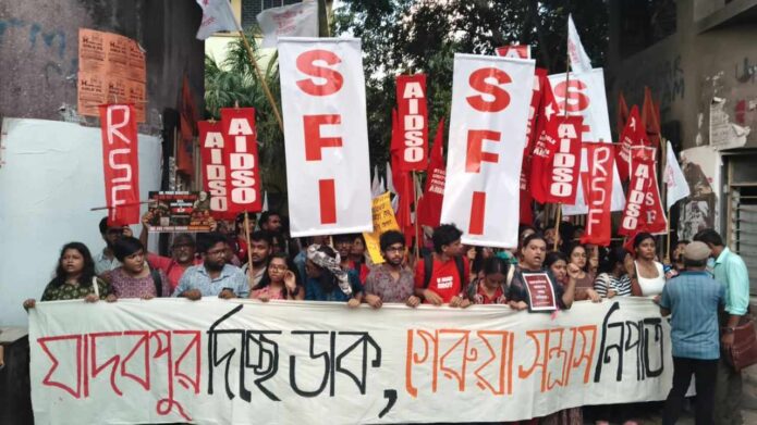 যাদবপুর কাণ্ড: বহিরাগত তাণ্ডবের প্রতিবাদে বামপন্থীদের সুবিশাল মিছিল, কলকাতা বিশ্ববিদ্যালয়ে এবিভিপি-র পাল্টা বিক্ষোভ