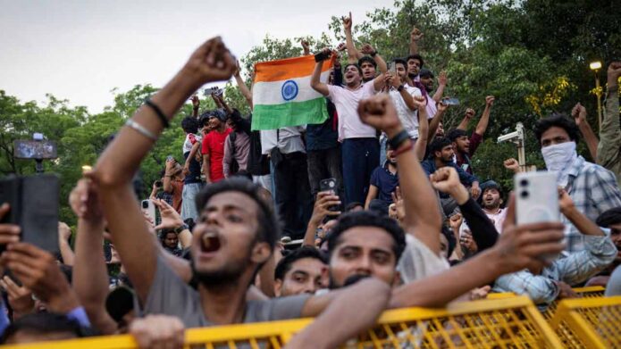 ফের প্রতিবাদের পথে ‘ককরোচ জনতা পার্টি’: শিক্ষক দিবসে দিল্লি অভিযানের ঘোষণা, নিশানায় কেন্দ্র ফের প্রতিবাদের পথে ‘ককরোচ জনতা পার্টি’: শিক্ষক দিবসে দিল্লি অভিযানের ঘোষণা, নিশানায় কেন্দ্র