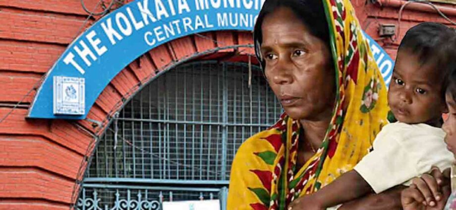 পার্ক স্ট্রিটে ফুটপাতে দুধ গরম করার ঘটনা: গৃহহীন সীতাদেবীর আশ্রয়ের দায়িত্ব নিল কলকাতা পুরসভা পার্ক স্ট্রিটে ফুটপাতে দুধ গরম করার ঘটনা: গৃহহীন সীতাদেবীর আশ্রয়ের দায়িত্ব নিল কলকাতা পুরসভা