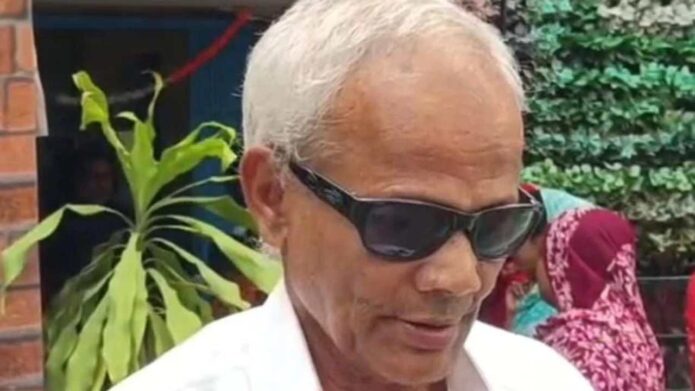 ভুলের জেরে অ্যাকাউন্টে ঢোকে অন্নপূর্ণা যোজনার টাকা, সততার উদাহরণ তৈরি করে বিডিও অফিসে গিয়ে ফেরত দিলেন বৃদ্ধ ভুলের জেরে অ্যাকাউন্টে ঢোকে অন্নপূর্ণা যোজনার টাকা, সততার উদাহরণ তৈরি করে বিডিও অফিসে গিয়ে ফেরত দিলেন বৃদ্ধ