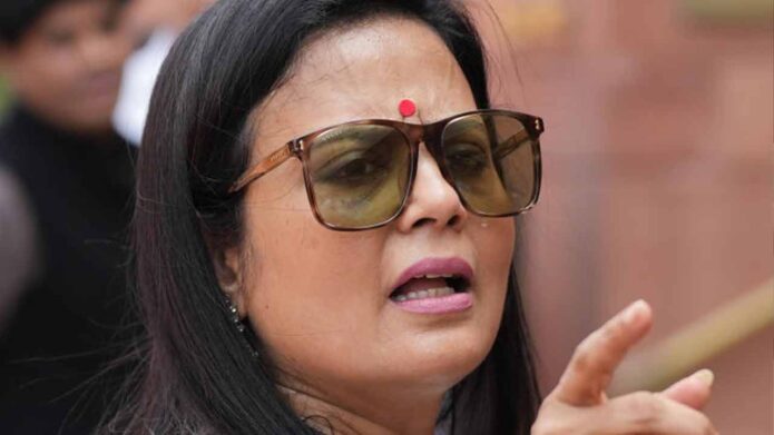 আইপিএস ও আইএএস অফিসারদের নিয়ে সমাজমাধ্যম পোস্টের জেরে মহুয়া মৈত্রের বিরুদ্ধে জামিন-অযোগ্য ধারায় মামলা, ডায়মন্ড হারবার থানায় তলব