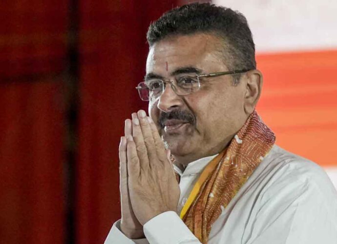 মহালয়ায় রাজ্যে মেগা দুর্গোৎসবের প্রস্তুতি, প্রধানমন্ত্রী ও স্বরাষ্ট্রমন্ত্রীকে আমন্ত্রণের ঘোষণা মুখ্যমন্ত্রী শুভেন্দু অধিকারীর মহালয়ায় রাজ্যে মেগা দুর্গোৎসবের প্রস্তুতি, প্রধানমন্ত্রী ও স্বরাষ্ট্রমন্ত্রীকে আমন্ত্রণের ঘোষণা মুখ্যমন্ত্রী শুভেন্দু অধিকারীর
