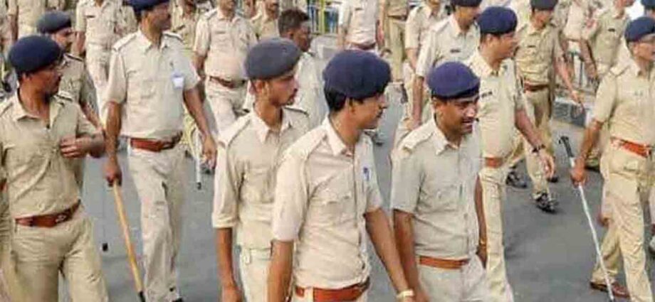 বিধানসভা ভোটে কর্মরত পুলিশকর্মীদের জন্য ৬২ কোটি ৫৫ লক্ষ টাকার সাম্মানিক ঘোষণা রাজ্যের বিধানসভা ভোটে কর্মরত পুলিশকর্মীদের জন্য ৬২ কোটি ৫৫ লক্ষ টাকার সাম্মানিক ঘোষণা রাজ্যের