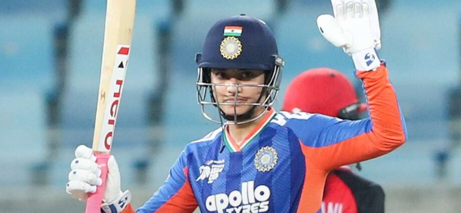 স্মৃতির জোড়া বিশ্বরেকর্ড ও দুর্দান্ত শতকে হংকংয়ের বিরুদ্ধে ১৩৭ রানে জয় ভারতের, পাকিস্তানকে সতর্কবার্তা হরমনপ্রীতদের