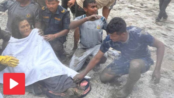 ১০ দিন ধরে ধ্বংসস্তূপে চাপা থাকার পর নেপালে জীবিত উদ্ধার ৬০ বছরের বৃদ্ধা, উদ্ধার চিনা শ্রমিকও
