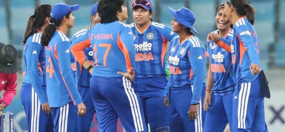 পাকিস্তানকে ৭ উইকেটে উড়িয়ে দিল ভারত, এশিয়া কাপে বোলারদের দাপটে সহজ জয় হরমনপ্রীতদের পাকিস্তানকে ৭ উইকেটে উড়িয়ে দিল ভারত, এশিয়া কাপে বোলারদের দাপটে সহজ জয় হরমনপ্রীতদের