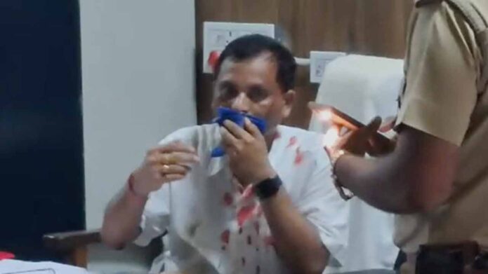 শিক্ষক দিবসের ভোজসভাকে কেন্দ্র করে রণক্ষেত্র জলপাইগুড়ি জেলা স্কুল, প্রধানশিক্ষক নিগ্রহের ঘটনায় নবান্নের বিবৃতি শিক্ষক দিবসের ভোজসভাকে কেন্দ্র করে রণক্ষেত্র জলপাইগুড়ি জেলা স্কুল, প্রধানশিক্ষক নিগ্রহের ঘটনায় নবান্নের বিবৃতি
