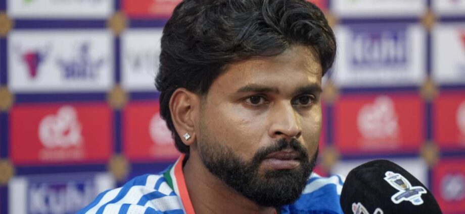 আফগানিস্তানকে হারিয়ে সিরিজ় জয় শ্রেয়সদের, তৃতীয় ম্যাচে পরিবর্তনের ইঙ্গিত ভারতীয় অধিনায়কের আফগানিস্তানকে হারিয়ে সিরিজ় জয় শ্রেয়সদের, তৃতীয় ম্যাচে পরিবর্তনের ইঙ্গিত ভারতীয় অধিনায়কের