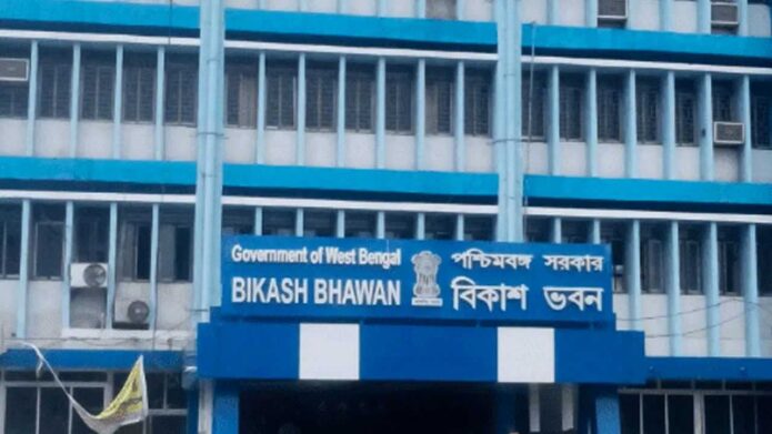 মন্ত্রী ও সাংসদদের পর এ বার রাজ্যের ১৭১টি কলেজের পরিচালন সমিতির মাথায় একাধিক বিজেপি নেতা-নেত্রী মন্ত্রী ও সাংসদদের পর এ বার রাজ্যের ১৭১টি কলেজের পরিচালন সমিতির মাথায় একাধিক বিজেপি নেতা-নেত্রী