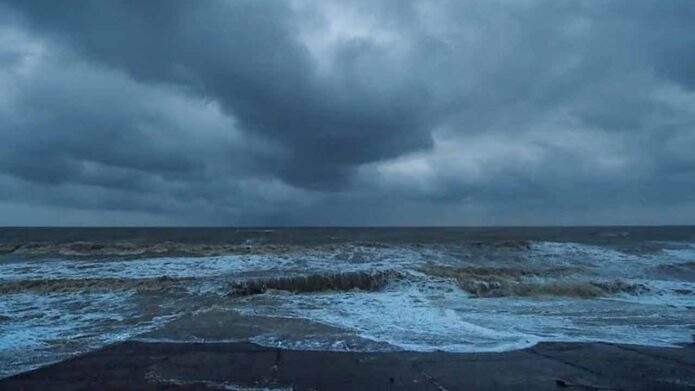বঙ্গোপসাগরে গভীর নিম্নচাপের পূর্বাভাস: মঙ্গলবার থেকে রাজ্যজুড়ে ঝোড়ো হাওয়াসহ ভারী বৃষ্টির সতর্কতা বঙ্গোপসাগরে গভীর নিম্নচাপের পূর্বাভাস: মঙ্গলবার থেকে রাজ্যজুড়ে ঝোড়ো হাওয়াসহ ভারী বৃষ্টির সতর্কতা