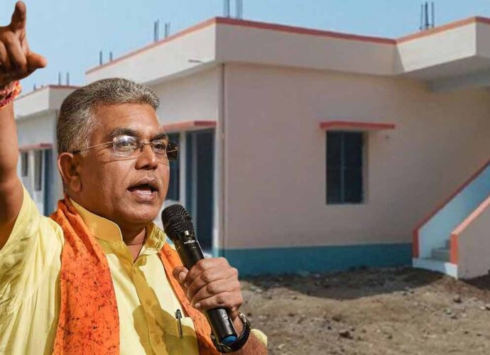 আবাস যোজনায় দুর্নীতির বিরুদ্ধে কঠোর ব্যবস্থা, ‘অযোগ্যদের’ টাকা ফেরতের নির্দেশে কোচবিহারে সরব পঞ্চায়েতমন্ত্রী আবাস যোজনায় দুর্নীতির বিরুদ্ধে কঠোর ব্যবস্থা, ‘অযোগ্যদের’ টাকা ফেরতের নির্দেশে কোচবিহারে সরব পঞ্চায়েতমন্ত্রী