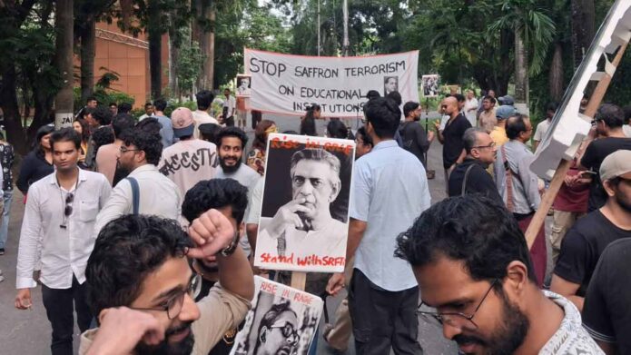 এসআরএফটিআই-তে সংঘাত ও হিংসা: প্রেস ক্লাবে মুখ খুলল এবিজিপি, ক্যাম্পাসে পড়ুয়া ও শিল্পীদের জোরালো প্রতিবাদ এসআরএফটিআই-তে সংঘাত ও হিংসা: প্রেস ক্লাবে মুখ খুলল এবিজিপি, ক্যাম্পাসে পড়ুয়া ও শিল্পীদের জোরালো প্রতিবাদ