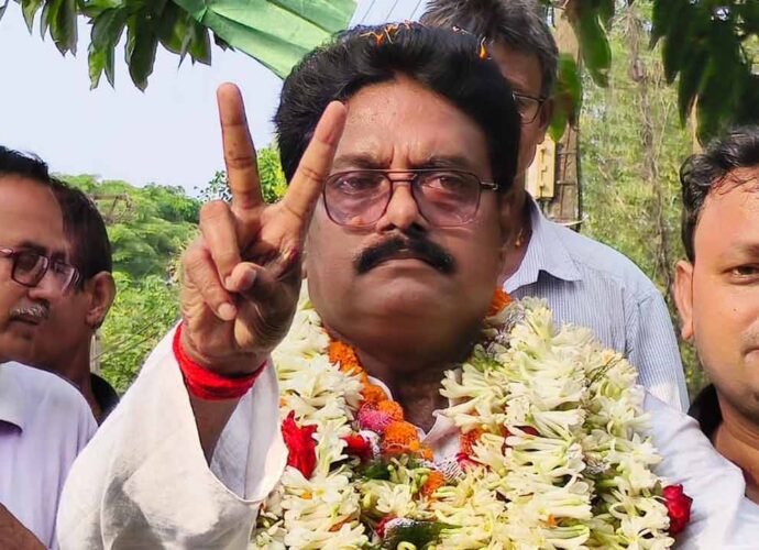 জেল থেকে মুক্তির পরই বিস্ফোরক নন্দীগ্রামের কংগ্রেস প্রার্থী: মনোনয়ন প্রত্যাহারে পুলিশি ‘চাপ ও প্রলোভন’-এর অভিযোগ মিলন প্রধানের