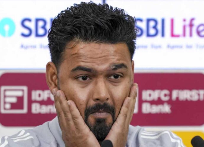 সাদা বলের দল থেকে বাদ পড়েও আত্মবিশ্বাসী ঋষভ পন্থ: “সবকিছুই খেলোয়াড়জীবনের অংশ, নিজের যোগ্যতা প্রমাণের সুযোগ পাইনি” সাদা বলের দল থেকে বাদ পড়েও আত্মবিশ্বাসী ঋষভ পন্থ: “সবকিছুই খেলোয়াড়জীবনের অংশ, নিজের যোগ্যতা প্রমাণের সুযোগ পাইনি”