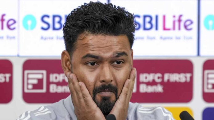 সাদা বলের দল থেকে বাদ পড়েও আত্মবিশ্বাসী ঋষভ পন্থ: “সবকিছুই খেলোয়াড়জীবনের অংশ, নিজের যোগ্যতা প্রমাণের সুযোগ পাইনি” সাদা বলের দল থেকে বাদ পড়েও আত্মবিশ্বাসী ঋষভ পন্থ: “সবকিছুই খেলোয়াড়জীবনের অংশ, নিজের যোগ্যতা প্রমাণের সুযোগ পাইনি”