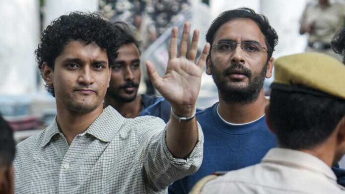 যন্তর মন্তর-কাণ্ডে অবশেষে জেলমুক্তি সৌরভ দাস ও আশুতোষ রাঙ্কার যন্তর মন্তর-কাণ্ডে অবশেষে জেলমুক্তি সৌরভ দাস ও আশুতোষ রাঙ্কার