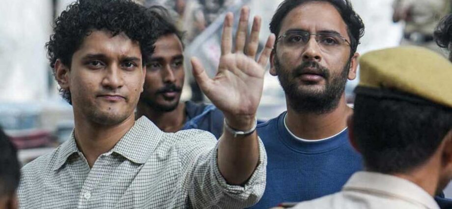 যন্তর মন্তর-কাণ্ডে অবশেষে জেলমুক্তি সৌরভ দাস ও আশুতোষ রাঙ্কার যন্তর মন্তর-কাণ্ডে অবশেষে জেলমুক্তি সৌরভ দাস ও আশুতোষ রাঙ্কার