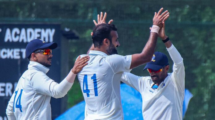 রঞ্জি ট্রফিতে দিল্লির বিরুদ্ধে সরাসরি জয়ের হাতছানি বাংলার, ভরসা শামি-আকাশদীপরা রঞ্জি ট্রফিতে দিল্লির বিরুদ্ধে সরাসরি জয়ের হাতছানি বাংলার, ভরসা শামি-আকাশদীপরা