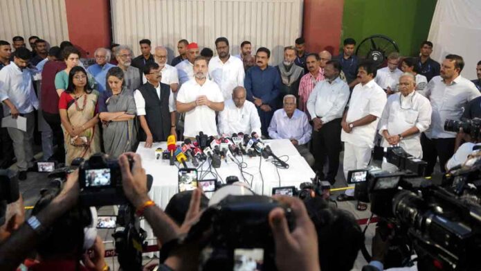 জ্ঞানেশ কুমারের ইস্তফার দাবিতে আন্দোলন জারি, ‘জাল গুটিয়ে আসছে’ মোদী-শাহদের, হুঁশিয়ারি রাহুলের জ্ঞানেশ কুমারের ইস্তফার দাবিতে আন্দোলন জারি, ‘জাল গুটিয়ে আসছে’ মোদী-শাহদের, হুঁশিয়ারি রাহুলের