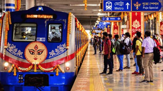 কালীঘাট মেট্রো স্টেশনের কাছেই জমজমাট দক্ষিণের পুজো, ঘুরে দেখার সেরা ৫ ঠিকানা কালীঘাট মেট্রো স্টেশনের কাছেই জমজমাট দক্ষিণের পুজো, ঘুরে দেখার সেরা ৫ ঠিকানা