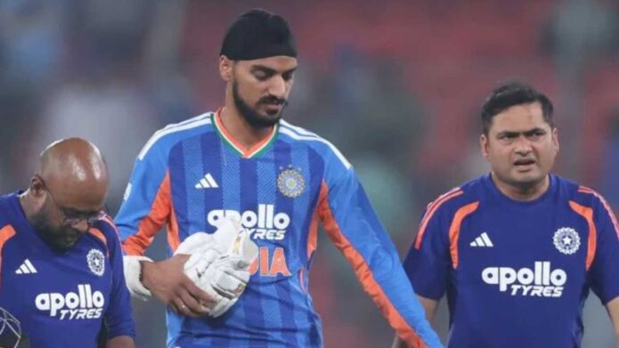 চোট পাওয়ার পরেও অর্শদীপের শরীর লক্ষ্য করে বল, শামার জোসেফের আচরণে ক্ষুব্ধ গাওস্কর চোট পাওয়ার পরেও অর্শদীপের শরীর লক্ষ্য করে বল, শামার জোসেফের আচরণে ক্ষুব্ধ গাওস্কর