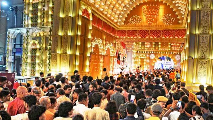 নবমীতে বৃষ্টির ভ্রুকুটি নেই, চুটিয়ে ঠাকুর দেখার সুযোগ! কেমন থাকবে পুজোর আবহাওয়া? নবমীতে বৃষ্টির ভ্রুকুটি নেই, চুটিয়ে ঠাকুর দেখার সুযোগ! কেমন থাকবে পুজোর আবহাওয়া?
