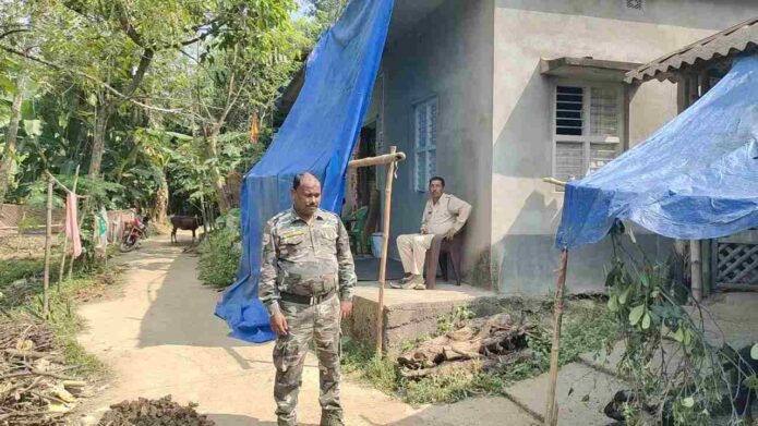 যিশুকে বিশ্বাসের ‘অপরাধে’ চন্দ্রকোনায় খ্রিস্টান ধর্মাবলম্বী পরিবারগুলির ওপর হামলার অভিযোগ, এলাকায় পুলিশি প্রহরা