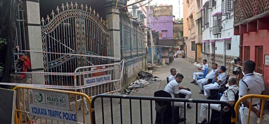 চোরবাগান কাণ্ডে তদন্তে সিসি ক্যামেরার ফুটেজই ভরসা, ৩০টির মধ্যে ১৭টি বন্ধ ছিল চোরবাগান কাণ্ডে তদন্তে সিসি ক্যামেরার ফুটেজই ভরসা, ৩০টির মধ্যে ১৭টি বন্ধ ছিল