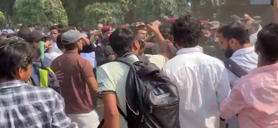 ছাত্র সংসদ নির্বাচনের দাবিতে উত্তাল জামিয়া মিলিয়া ইসলামিয়া, অনলাইনে পঠনপাঠনের নির্দেশ বিশ্ববিদ্যালয় কর্তৃপক্ষের