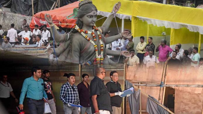 চোরবাগান পদপিষ্টের ঘটনা: ‘মণ্ডপ ভেঙে পড়ছে’ ঘোষণার রহস্যভেদে মুখোমুখি জেরা করা হবে ধৃত দুই ঘোষককে চোরবাগান পদপিষ্টের ঘটনা: ‘মণ্ডপ ভেঙে পড়ছে’ ঘোষণার রহস্যভেদে মুখোমুখি জেরা করা হবে ধৃত দুই ঘোষককে
