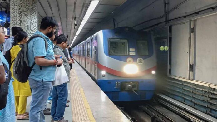 রবিবার ন’ঘণ্টা বন্ধ ব্লু লাইনের একাংশে মেট্রো পরিষেবা, ভোগান্তির আশঙ্কা যাত্রীদের