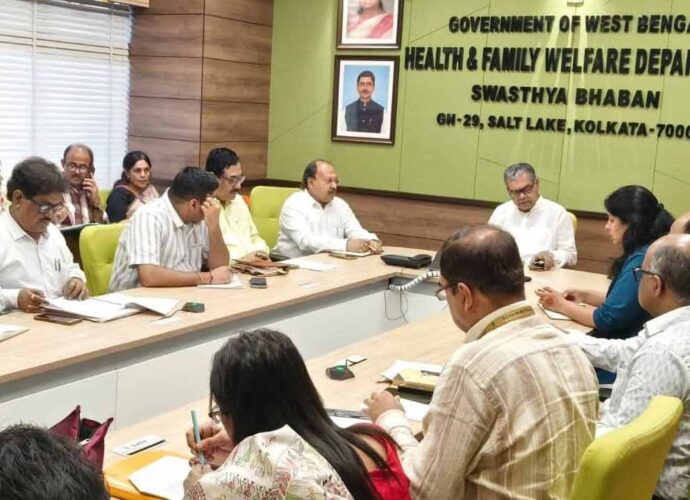 সরকারি হাসপাতালকে বেসরকারির মানে উন্নীত করার উদ্যোগ, এক মাসের মধ্যে সংস্কারের পরিকল্পনা চাইলেন স্বাস্থ্যমন্ত্রী সরকারি হাসপাতালকে বেসরকারির মানে উন্নীত করার উদ্যোগ, এক মাসের মধ্যে সংস্কারের পরিকল্পনা চাইলেন স্বাস্থ্যমন্ত্রী