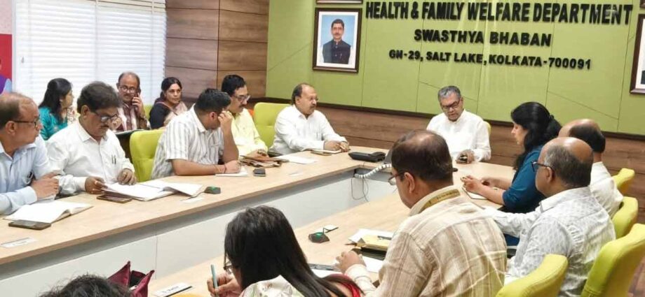 সরকারি হাসপাতালকে বেসরকারির মানে উন্নীত করার উদ্যোগ, এক মাসের মধ্যে সংস্কারের পরিকল্পনা চাইলেন স্বাস্থ্যমন্ত্রী